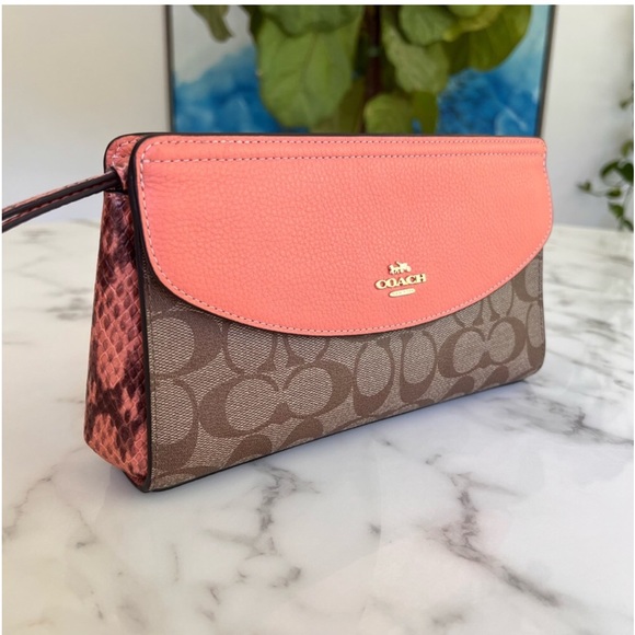 Coach Flap Signature Clutch wristlet wallet in subtle coral color leather! NWOT - Picture 1 of 13